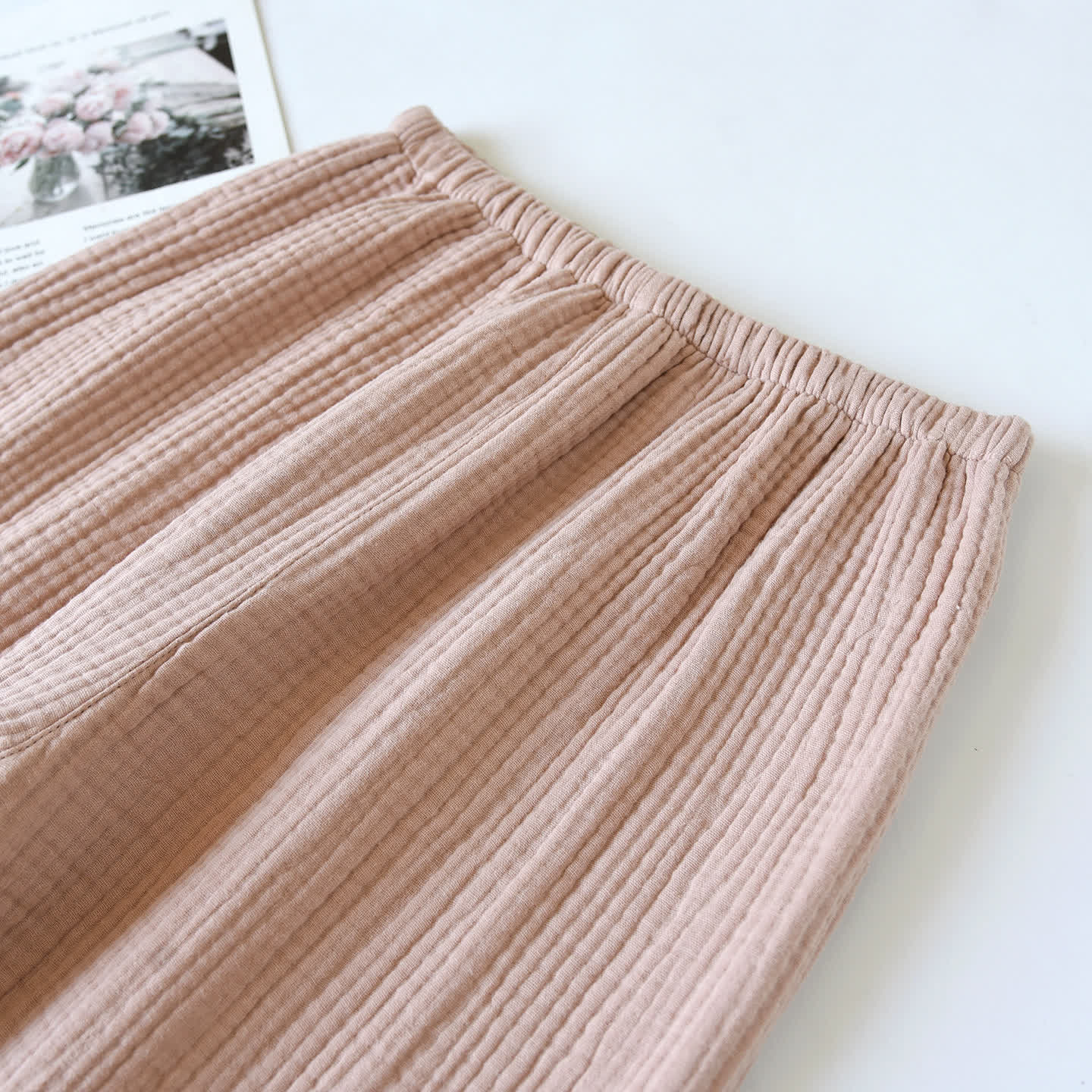 Loungewear-Set aus Baumwollgaze mit Kontrastbesatz - image 11