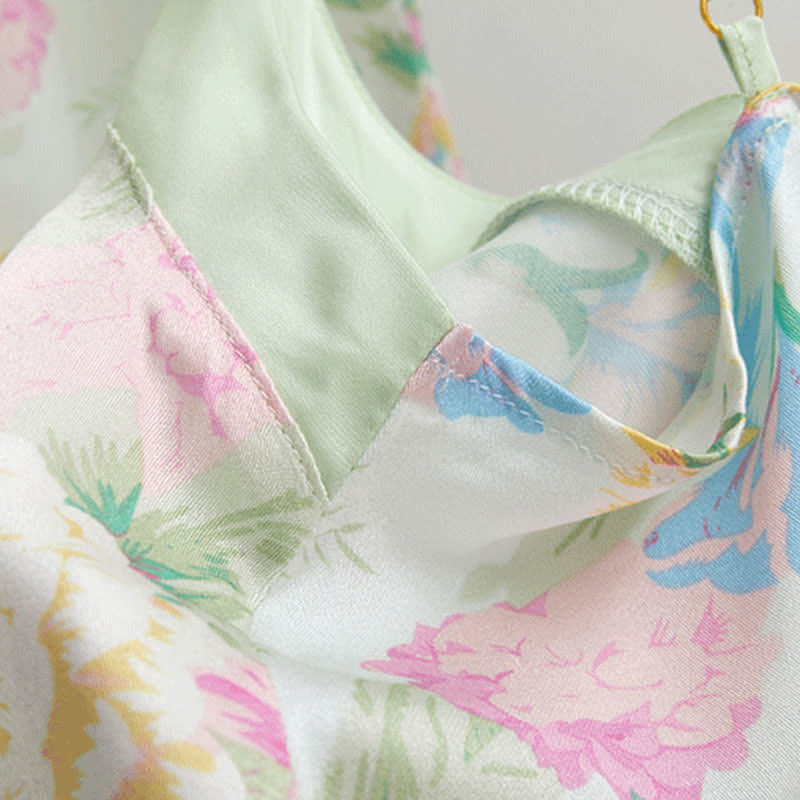 Loungewear-Set aus mintfarbenem Satin-Top und Shorts - image 4