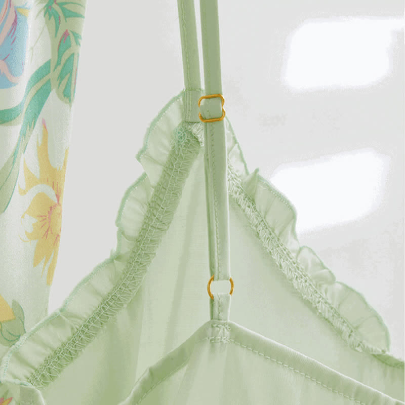 Loungewear-Set aus mintfarbenem Satin-Rüschen-Top und geblümten Shorts - image 3