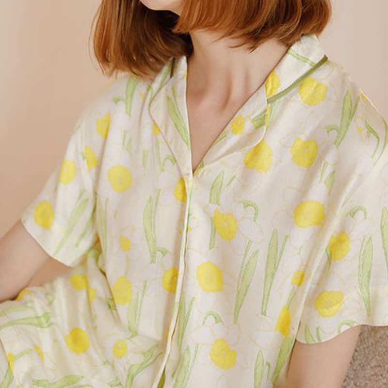 Pyjama-Set aus Satin mit Narzissenmuster und kurzen Ärmeln - image 1