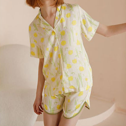 Pyjama-Set aus Satin mit Narzissenmuster und kurzen Ärmeln - image 3