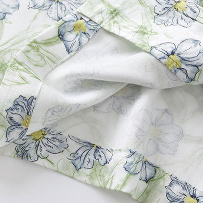 Loungewear-Set aus mintfarbenen Satinshorts mit Blumenmuster und Knopfleiste - image 6