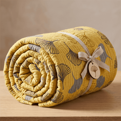 Gesteppte Baumwolldecke in Senfgelb mit Ginkgo-Motiv - Gelb - 91 Zoll Breite x 91 Zoll L - image 0
