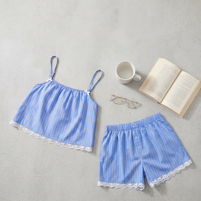 Loungewear-Set aus blau-weiß gestreiften Baumwoll-Cami-Shorts mit Spitze - image 1