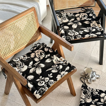Stuhlkissen aus schwarzem und weißem Chenille mit Vintage-Blumenmuster - image 1