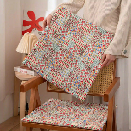 Stuhlkissen mit floralem Patchwork-Muster im Landhausstil - image 1