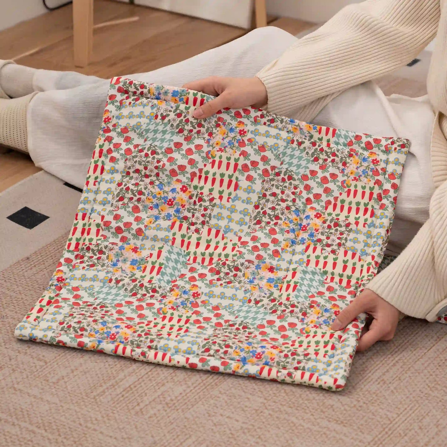 Stuhlkissen mit floralem Patchwork-Muster im Landhausstil - image 3