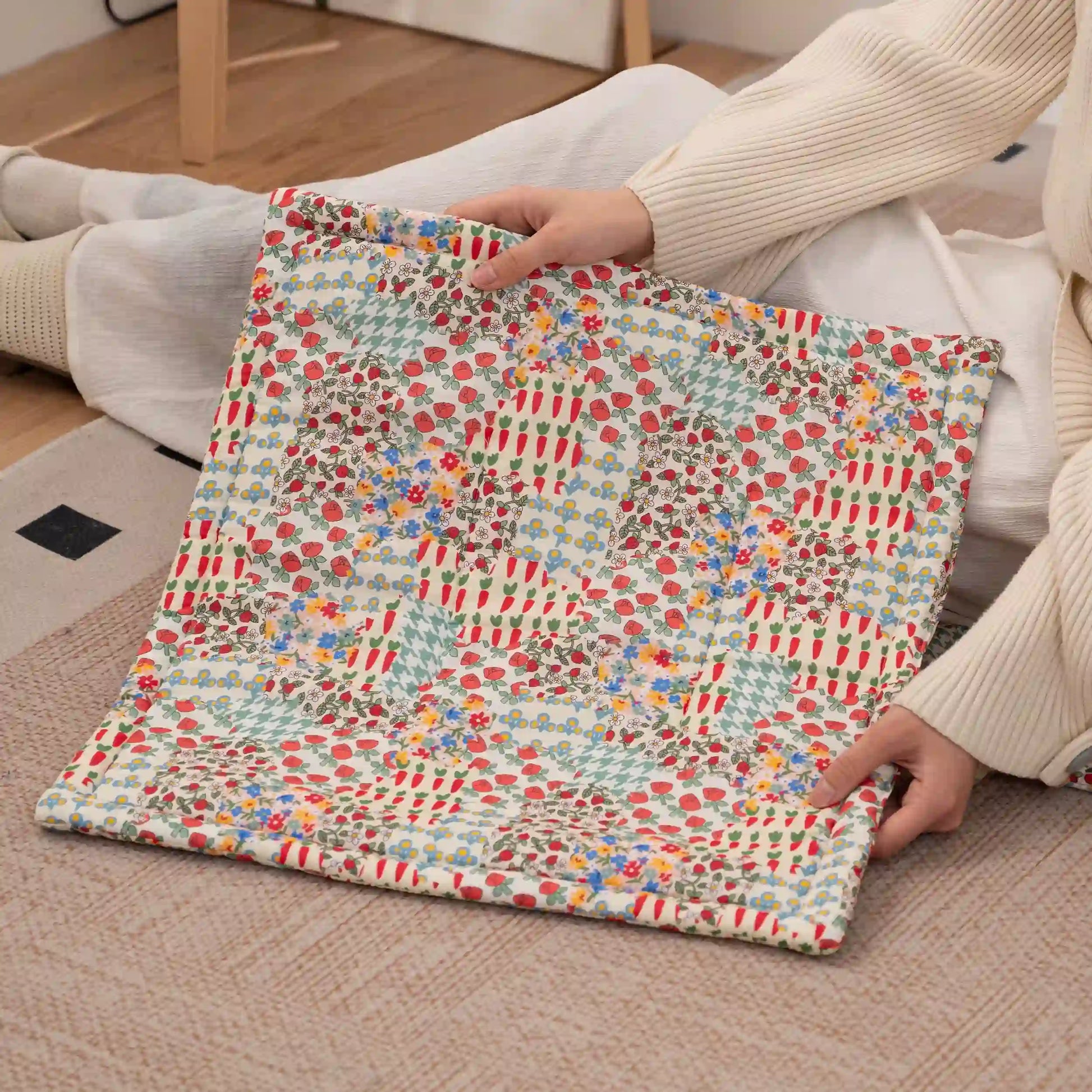 Stuhlkissen mit floralem Patchwork-Muster im Landhausstil - image 3