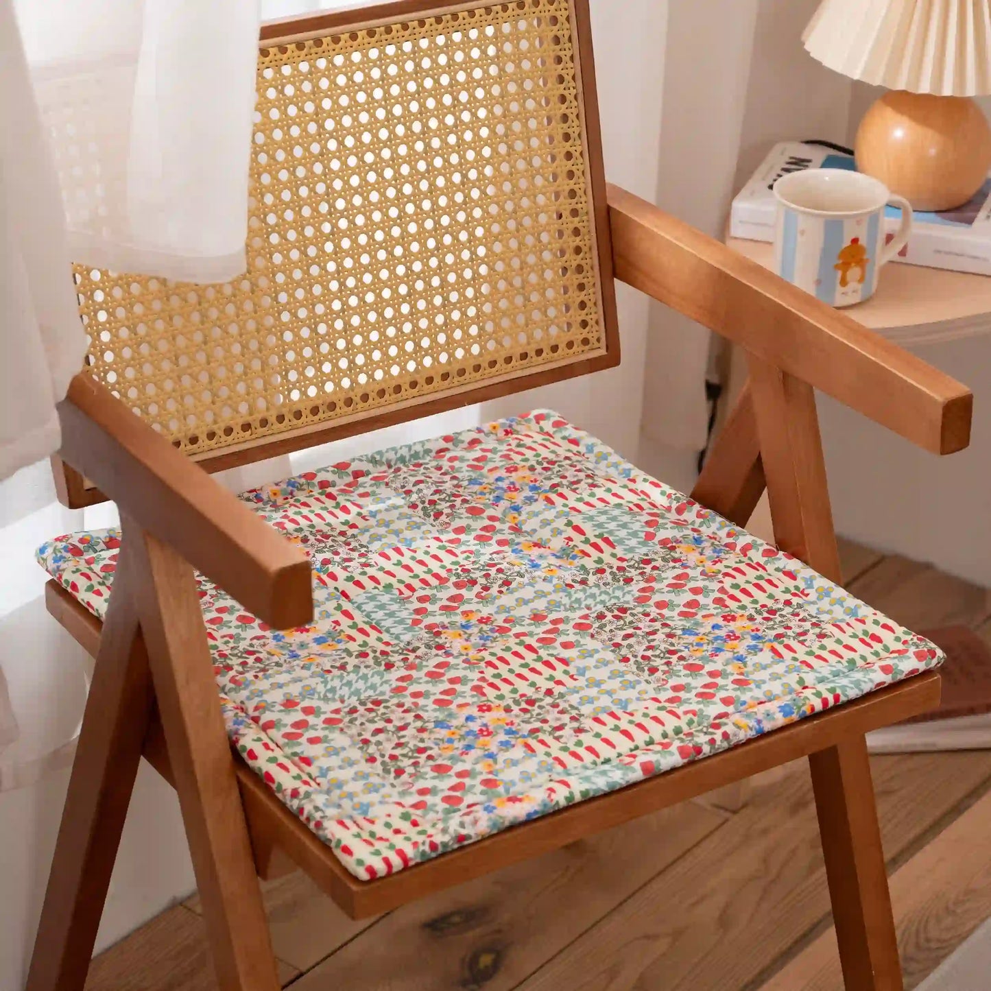 Stuhlkissen mit floralem Patchwork-Muster im Landhausstil - image 2