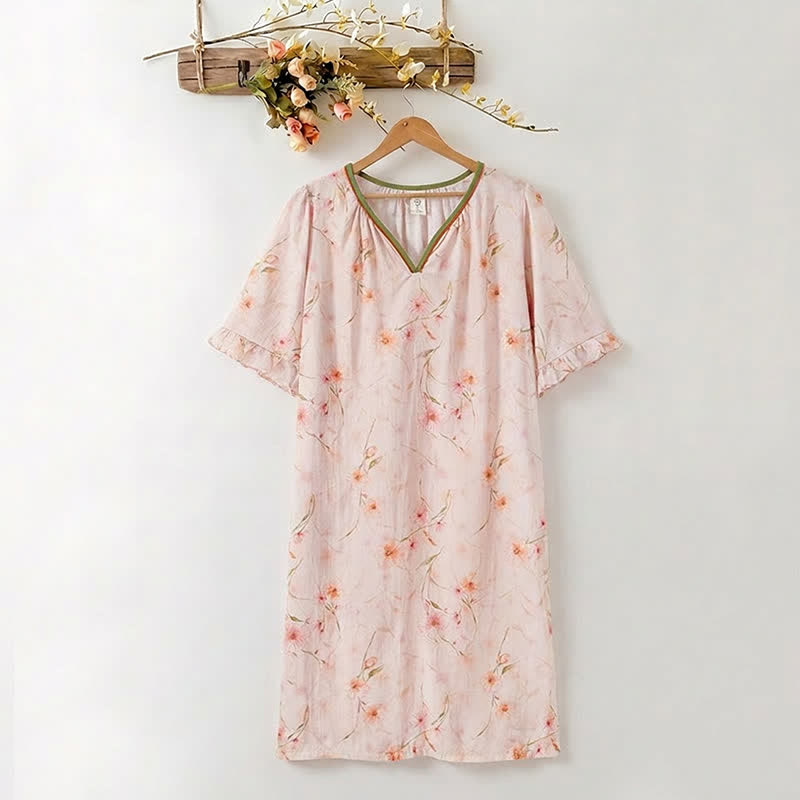 Lounge-Kleid aus Lyocell mit Blumenmuster, V-Ausschnitt und Rüschenärmeln - Hellrosa - XXXL - image 0