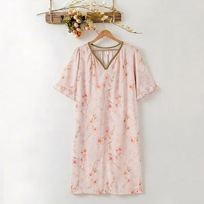 Lounge-Kleid aus Lyocell mit Blumenmuster, V-Ausschnitt und Rüschenärmeln - Hellrosa - XXXL - image 0
