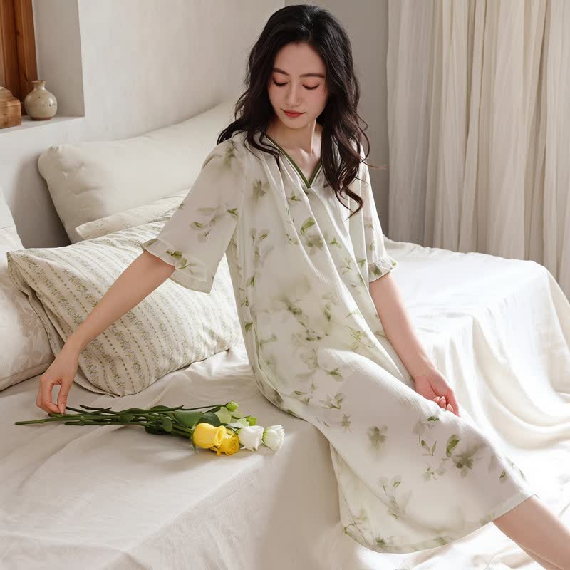 Romantisches, geblümtes Lyocell-Loungewear-Schlafkleid mit V-Ausschnitt - image 2