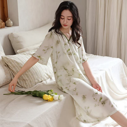 Romantisches, geblümtes Lyocell-Loungewear-Schlafkleid mit V-Ausschnitt - image 2
