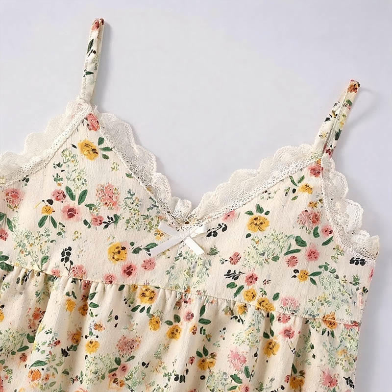 Romantisches Lounge-Set aus geblümtem Camisole und Knöchelhose - image 4
