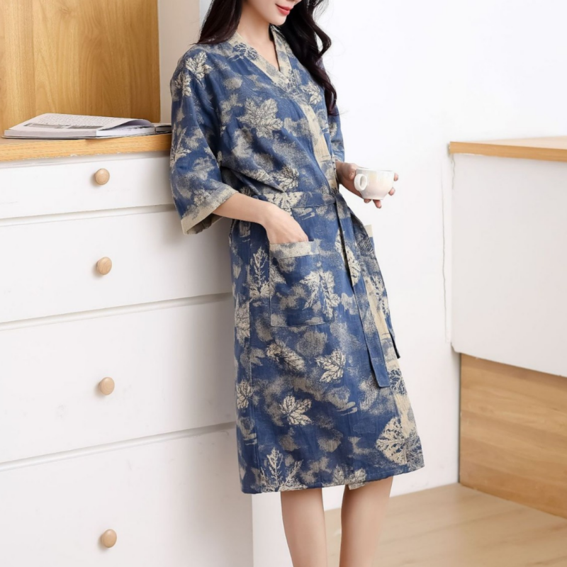 Kimono-Bademantel aus Baumwollgaze mit Ahornblattmuster - image 1