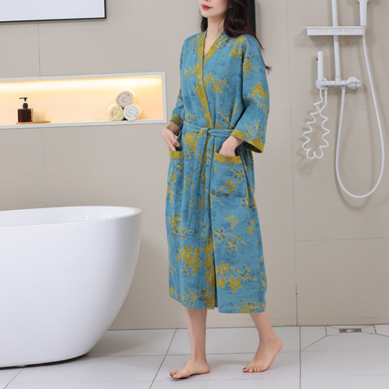 Kimono-Bademantel aus blauer Baumwollgaze mit Blumenmuster - image 1