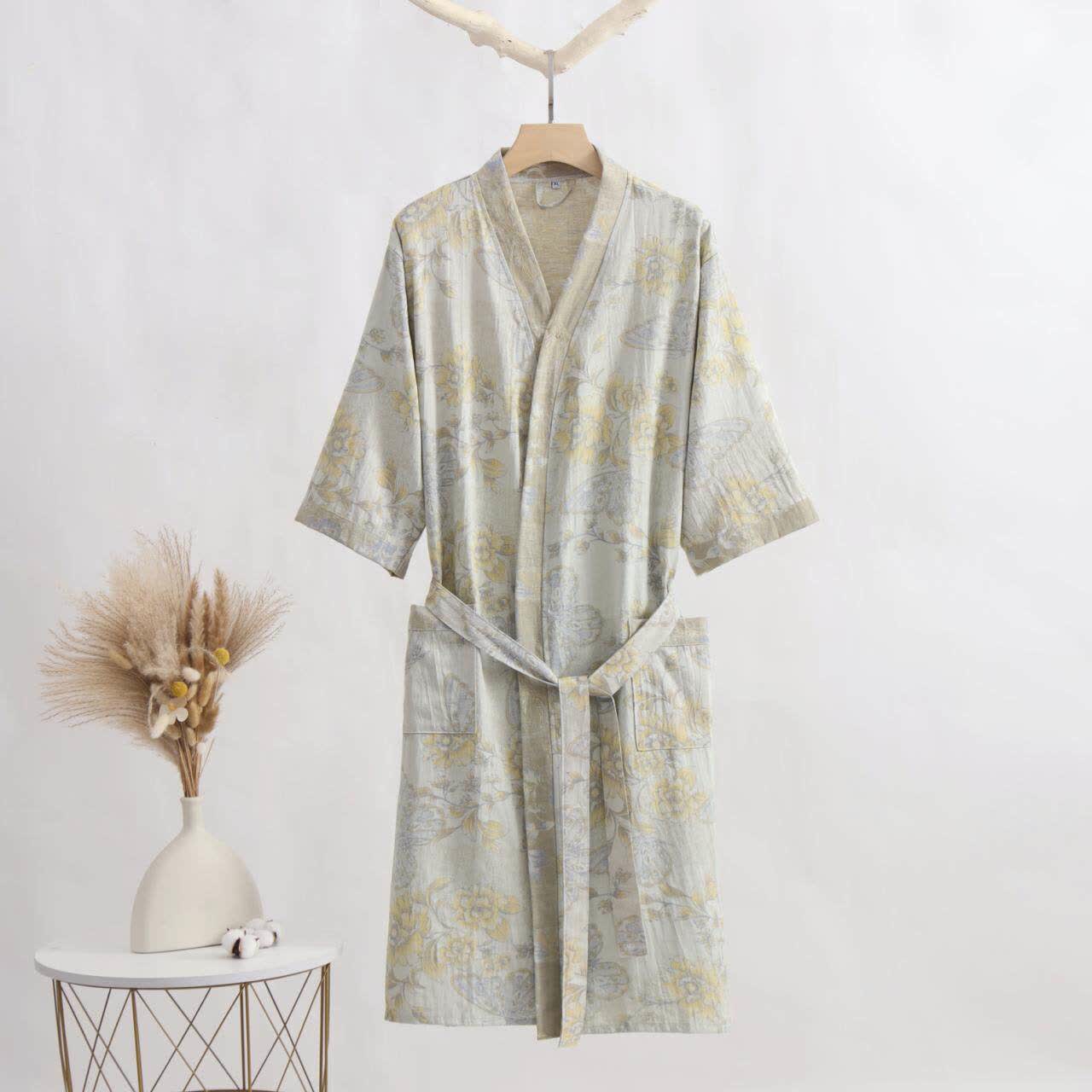 Kimono-Bademantel aus Baumwollgaze mit Blumenmuster und Schmetterlingsmotiv - Graugrün - XL - image 0