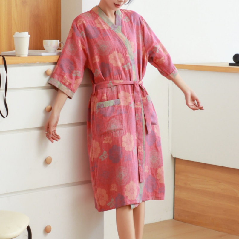 Kimono-Bademantel aus rosa Baumwollgaze mit Blumenmuster - image 1
