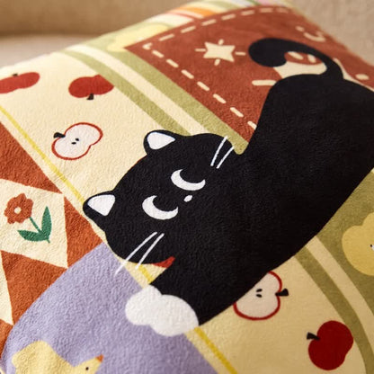 Dekoratives Kissen mit verspieltem Patchwork-Muster und schwarzer Katze - image 3