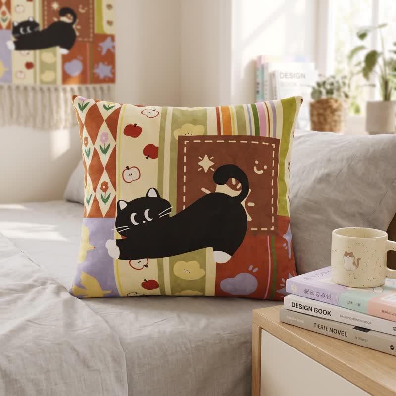 Dekoratives Kissen mit verspieltem Patchwork-Muster und schwarzer Katze - 50cm x 50cm × 50cm x 50cm - Cover + Einleger - image 0