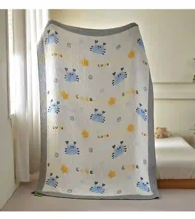 Babydecke mit blauem Krabbenmuster aus Lyocell, gesteppt - image 6