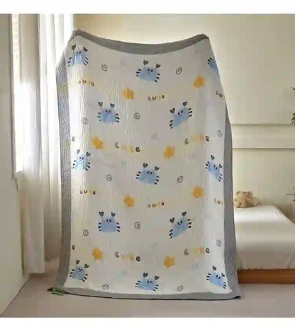 Babydecke mit blauem Krabbenmuster aus Lyocell, gesteppt - image 6