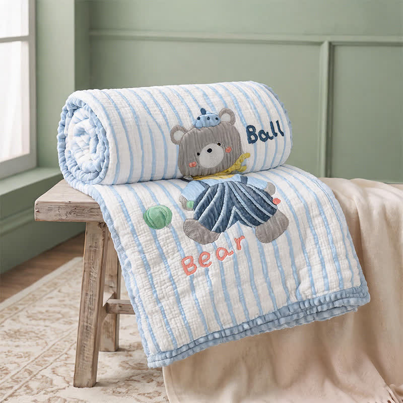 Gestreifte Babydecke mit Bärenmuster aus Lyocell - image 3