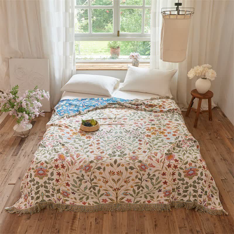 Wendbare Steppdecke aus Baumwollmusselin mit Blumenmuster und Quasten - image 2