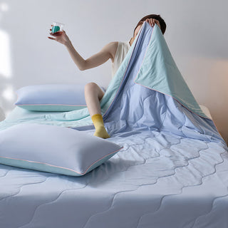 Doppelseitige, kühlende, leichte Sommerdecke - Hellblau - 79" × 91" - image 0