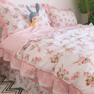 Vintage Bettwäsche-Set aus Baumwolle mit floralen Rüschen - MistyRose - 4-teiliges Bettwäscheset - Königin - image 0