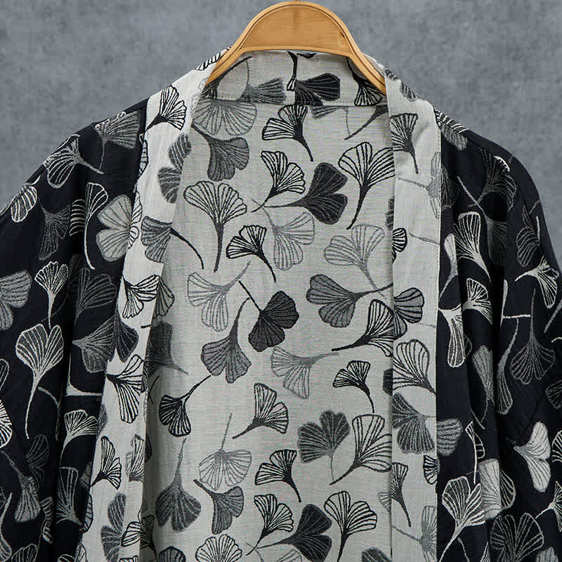 Kimono-Bademantel aus Baumwolle mit schwarzem und weißem Ginkgoblattmuster - image 3