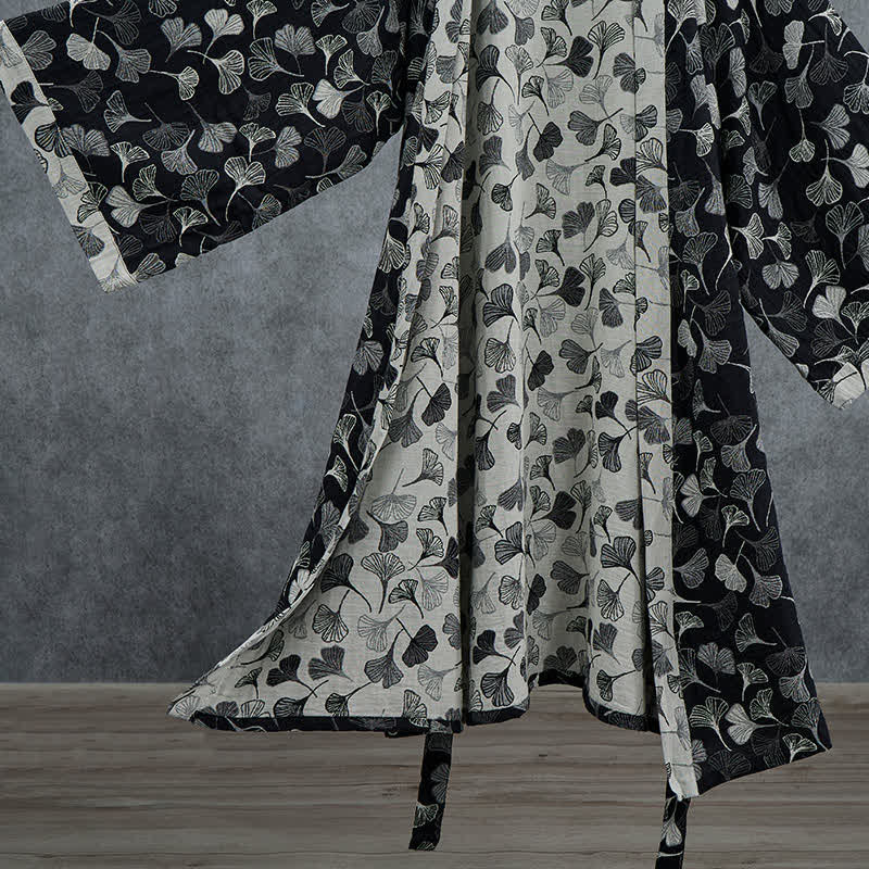 Kimono-Bademantel aus Baumwolle mit schwarzem und weißem Ginkgoblattmuster - image 4