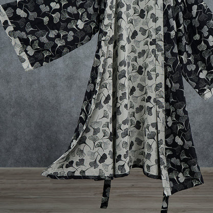 Kimono-Bademantel aus Baumwolle mit schwarzem und weißem Ginkgoblattmuster - image 4