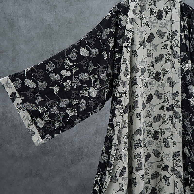 Kimono-Bademantel aus Baumwolle mit schwarzem und weißem Ginkgoblattmuster - image 2