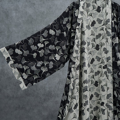 Kimono-Bademantel aus Baumwolle mit schwarzem und weißem Ginkgoblattmuster - image 2