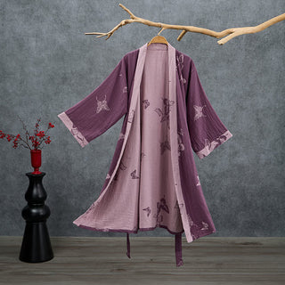 Kimono-Bademantel aus doppellagigem Baumwoll-Doppelgaze mit Schmetterlingsmotiv - Pflaumenlila - 2XL - image 0