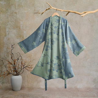 Kimono-Bademantel aus Baumwolle, salbeiblau mit Blumenmuster - Blau & Salbei - 2XL - image 0