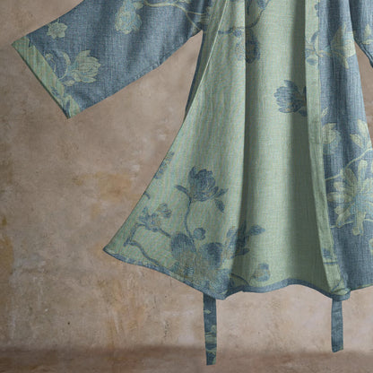 Kimono-Bademantel aus Baumwolle, salbeiblau mit Blumenmuster - image 4