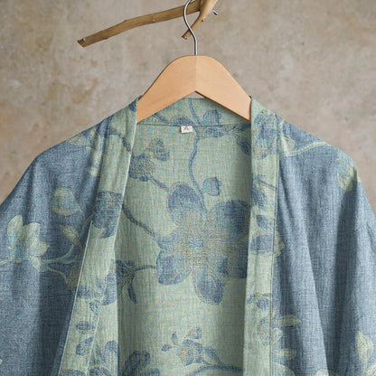 Kimono-Bademantel aus Baumwolle, salbeiblau mit Blumenmuster - image 3