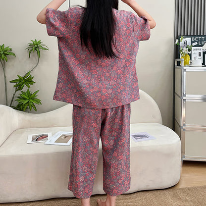 Loungewear-Set in Übergröße mit Rüschenbesatz, kurze Caprihose - image 9