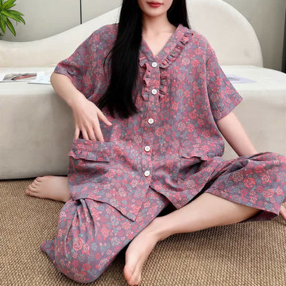 Loungewear-Set in Übergröße mit Rüschenbesatz, kurze Caprihose - image 8