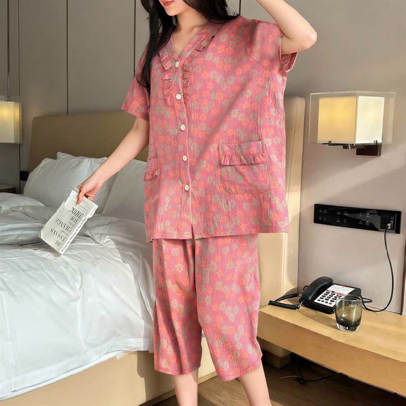 Loungewear-Set in Übergröße mit Rüschenbesatz, kurze Caprihose - image 21