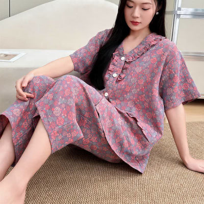 Loungewear-Set in Übergröße mit Rüschenbesatz, kurze Caprihose - image 7