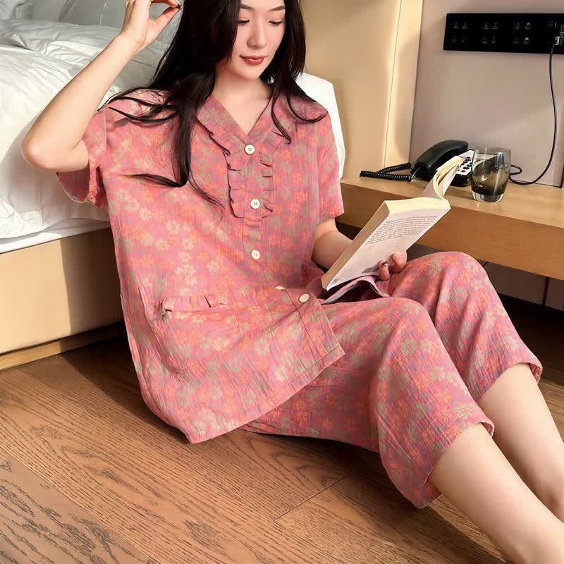 Loungewear-Set in Übergröße mit Rüschenbesatz, kurze Caprihose - image 19