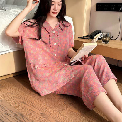 Loungewear-Set in Übergröße mit Rüschenbesatz, kurze Caprihose - image 19