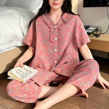 Loungewear-Set in Übergröße mit Rüschenbesatz, kurze Caprihose - image 23