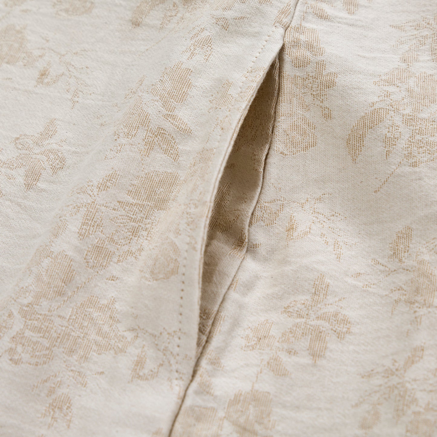 Beiges Nachthemd aus Baumwolle mit Retro-Blumenmuster - image 6