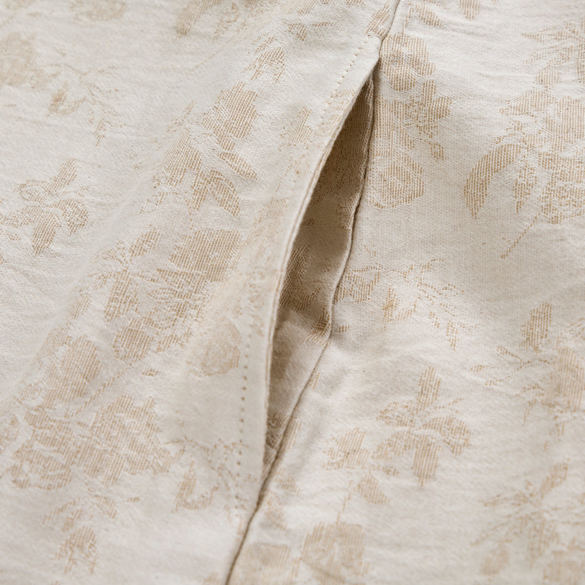 Beiges Nachthemd aus Baumwolle mit Retro-Blumenmuster - image 6