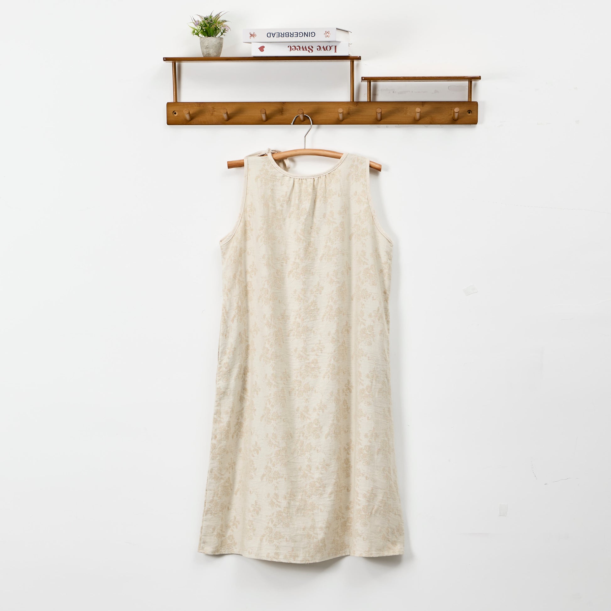 Beiges Nachthemd aus Baumwolle mit Retro-Blumenmuster - image 1