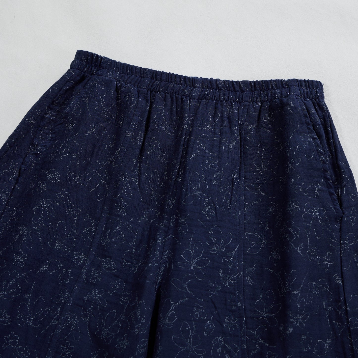 Retro-Loungewear-Set aus marineblauem Baumwoll-Tanktop mit Blumenmuster - image 6